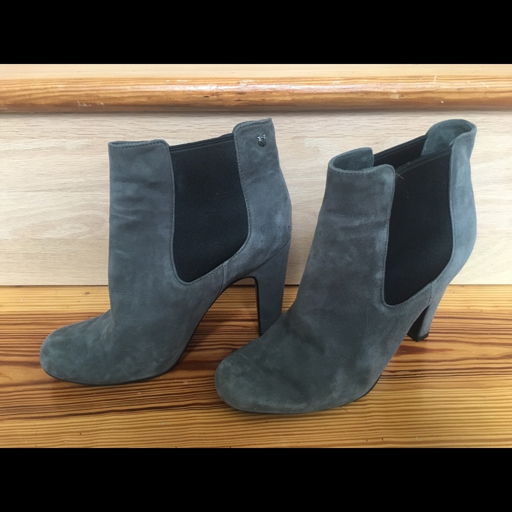 Vero Cuoio suade booties